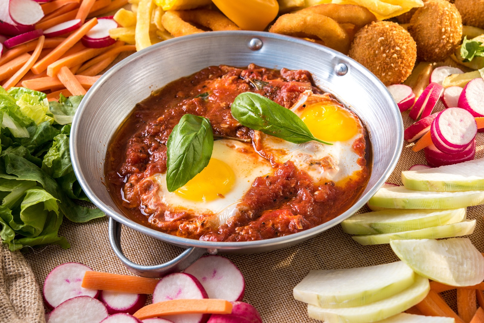 שולחן שוק חלבי - קייטרינג חלבי